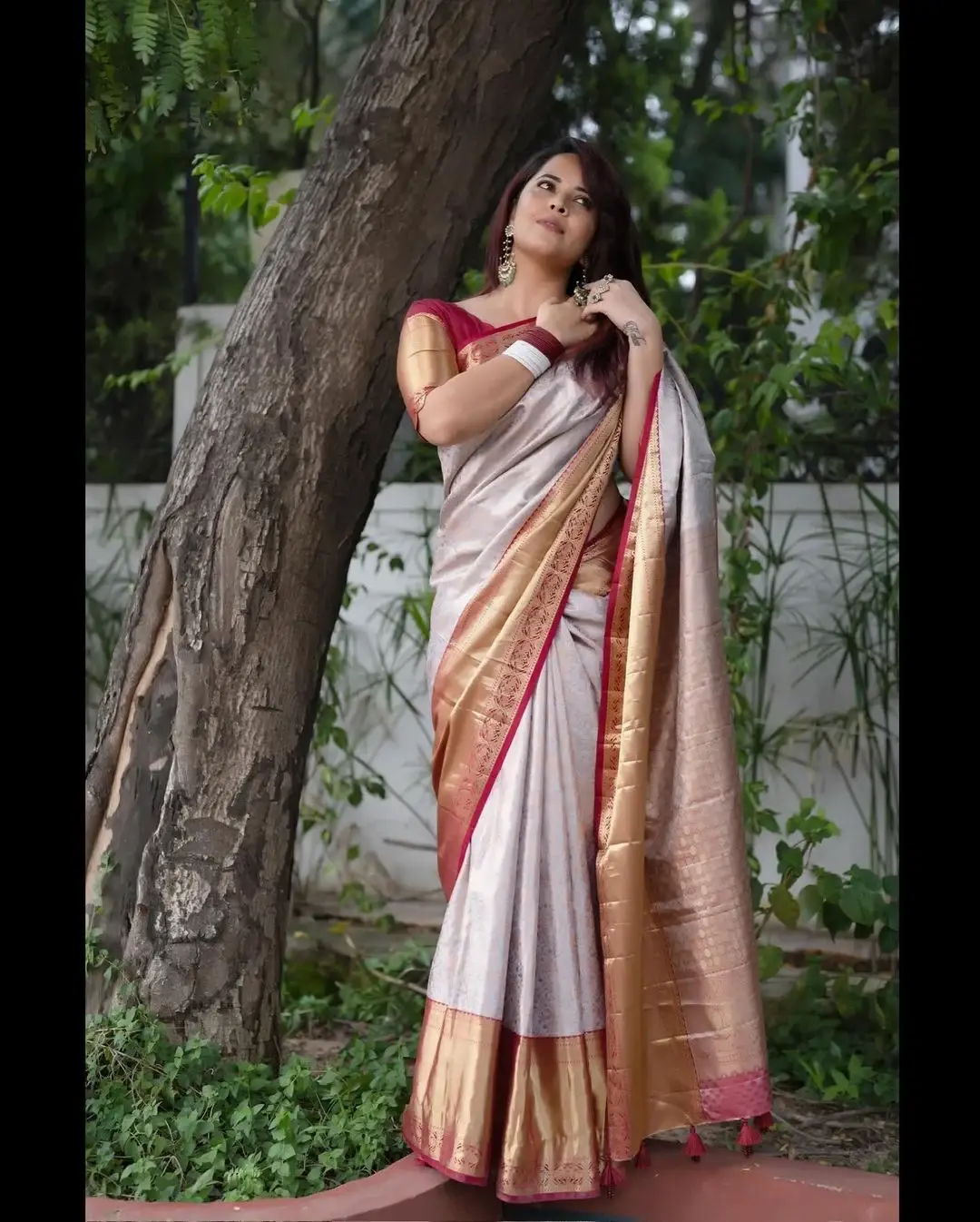 TELUGU ACTRESS ANASUYA BHARADWAJ IN BLUE PATTU SAREE 9